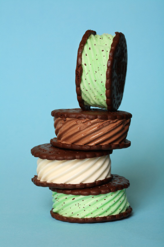 http://theheritagecook.com/wp-content/uploads/2010/06/mint-ice-cream-sandwiches-istock1.jpg