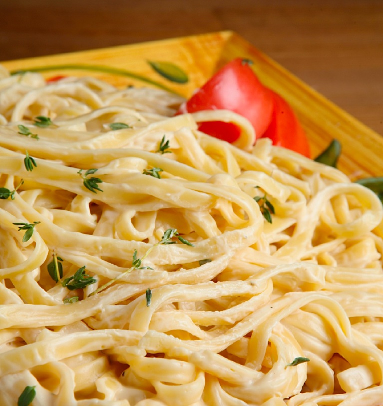 Three Styles Of Fettuccine Alfredo Italian American And Lite The Heritage Cook