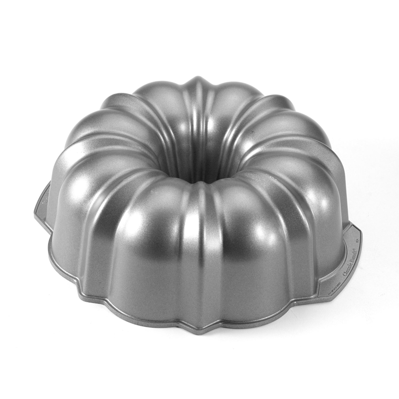 Bunt Cake Pan. Wilton Perfect Results NonStick Fluted