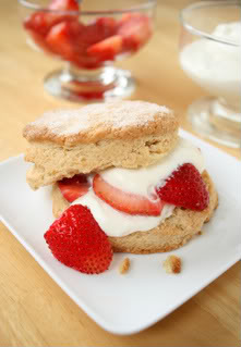 Shortbread biscuits with Cream & Strawberries
