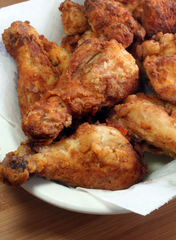 https://theheritagecook.com/wp-content/uploads/2012/08/Plate-of-Fried-Chicken-iStock.jpg